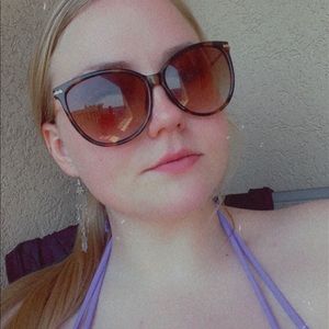 Meet your Posher, Tori